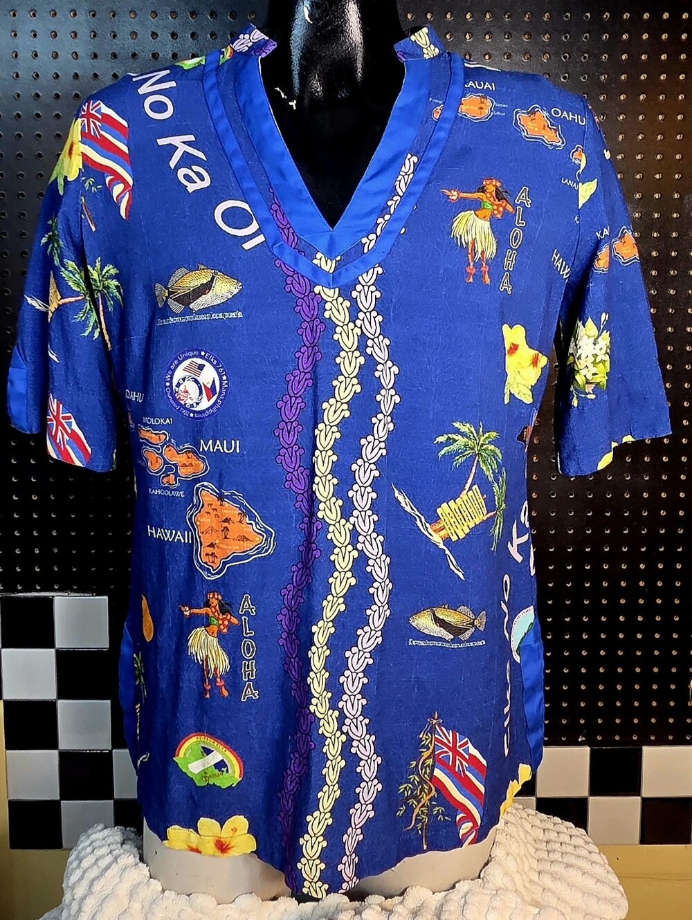 VTG Elks Signiature Hawaii District Apparel Mens V-Neck Shirt
